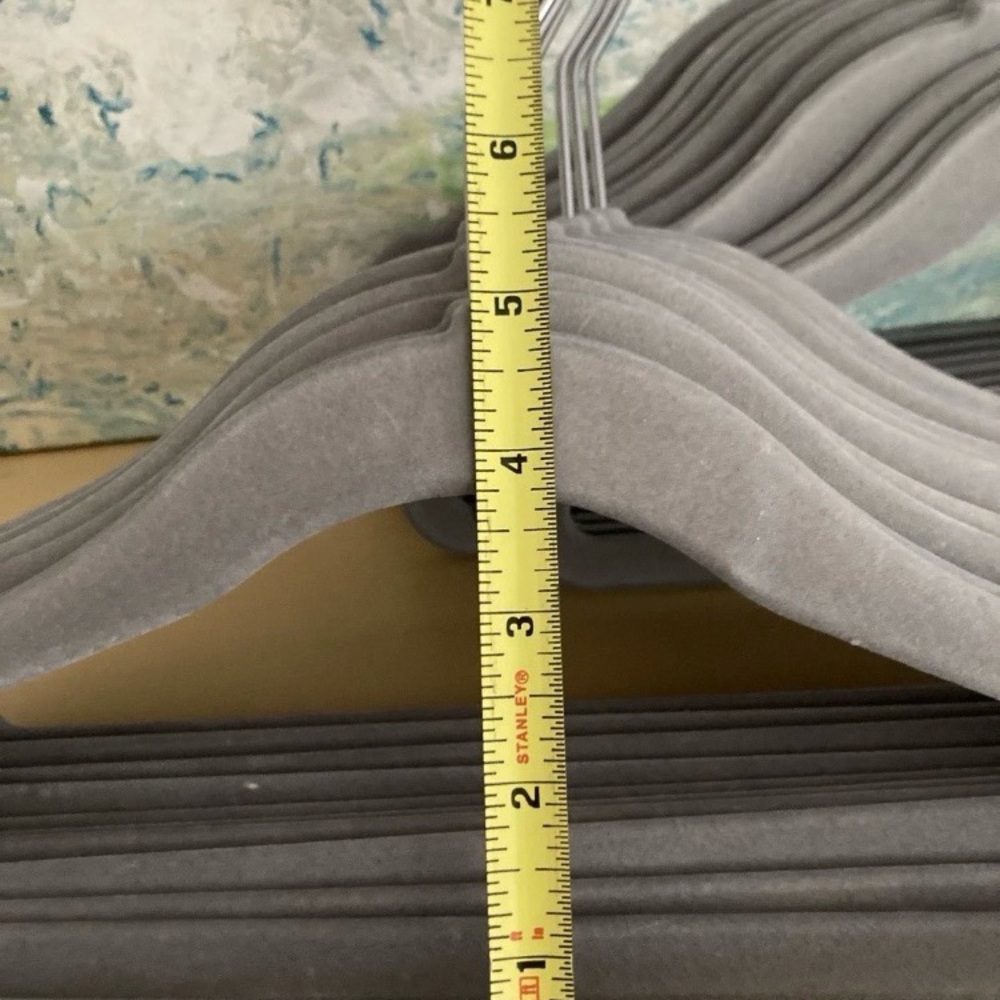 10 KIDS *REAL SIMPLE* VELVET HANGERS | Grey - Picture 3 of 3